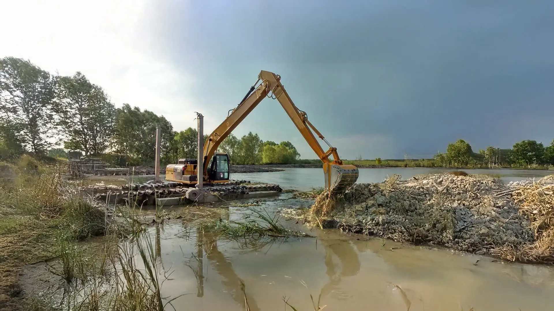 Amphibious Excavator Guide 2026 What It Is, Key Applications & Ideal Working Conditions for Wetland & Dredging Projects