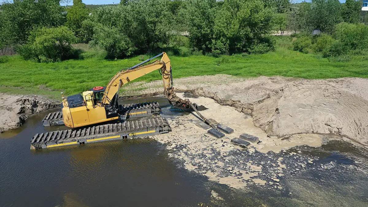 Amphibious Excavator Guide