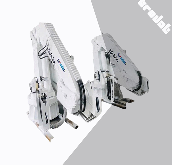 Marine hydraulic cranes